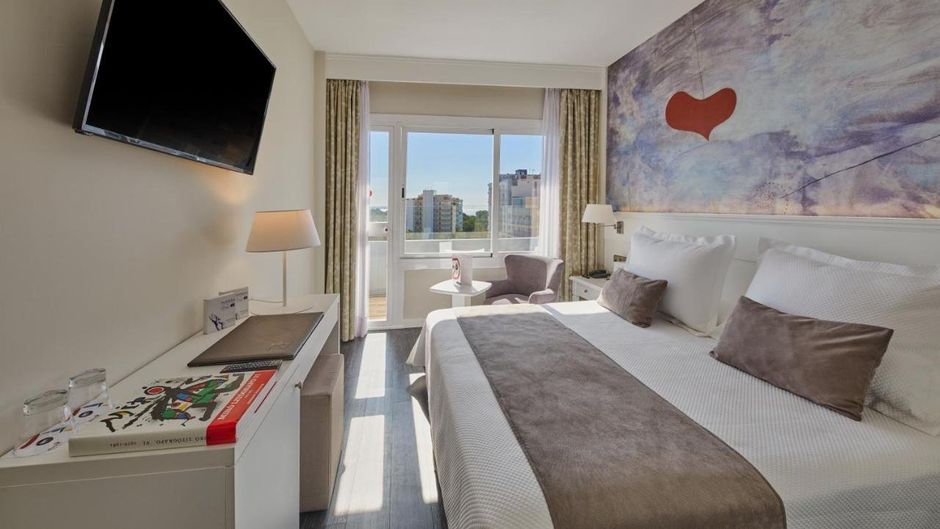 Hotel Joan Miro Room