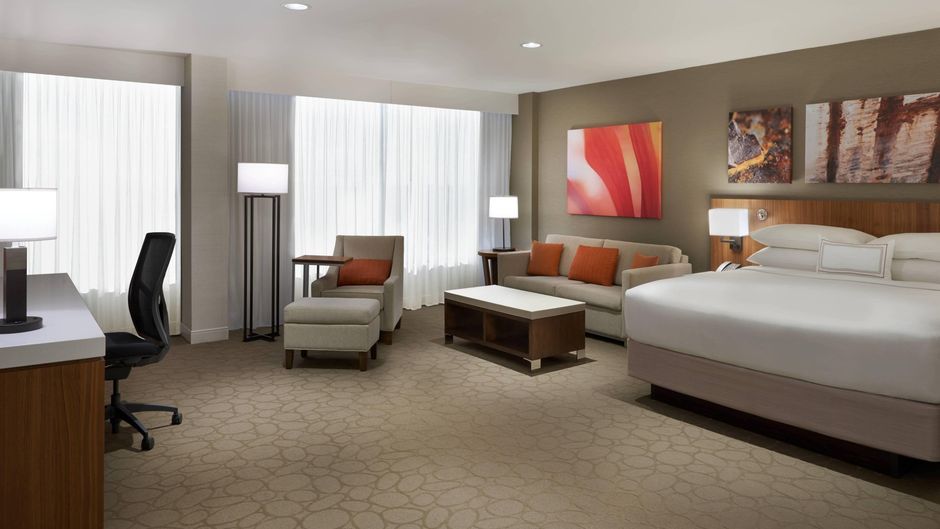 Delta Hotels Toronto Arpt & Conf Center Suite
