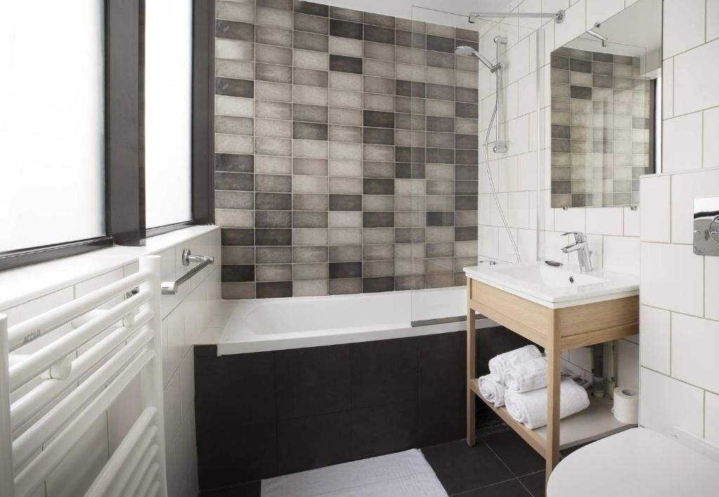 Hotel Izzy by HappyCulture- First Class Issy-les-Moulineaux