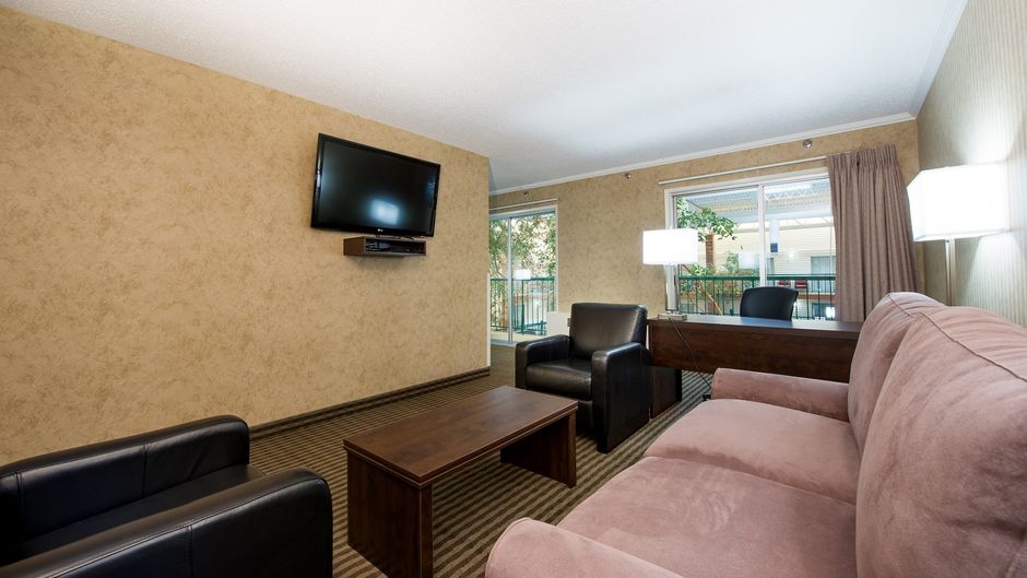 Victoria Inn Hotel & Convention Centre Suite
