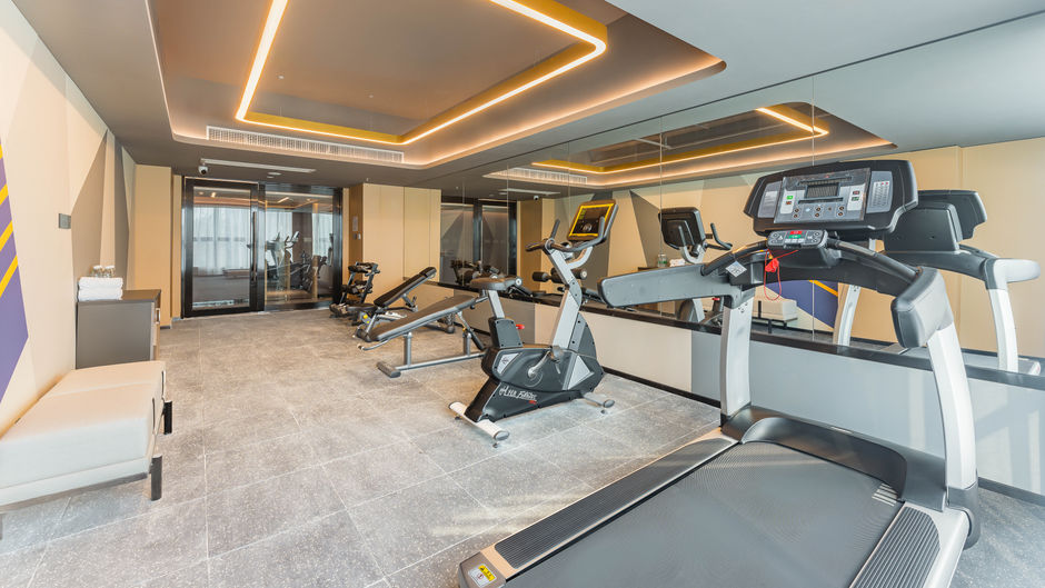 Holiday Inn Exp Qianjiang Century City Health Club