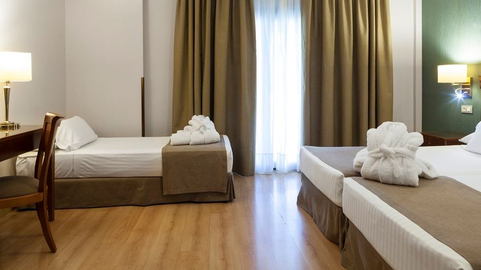 Hotel Becquer Room