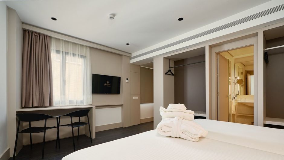 Hotel Becquer Room