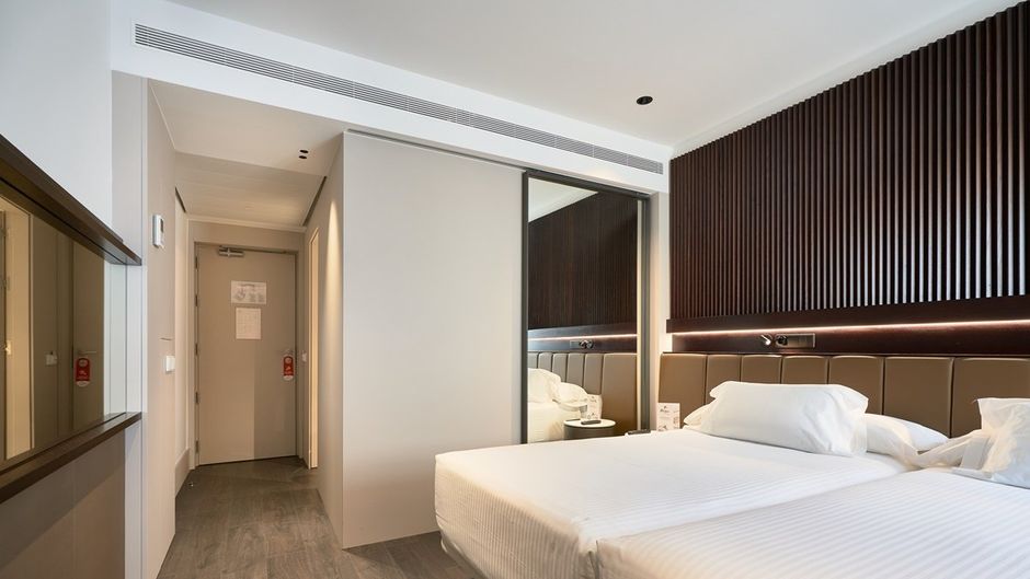 Hotel Becquer Room