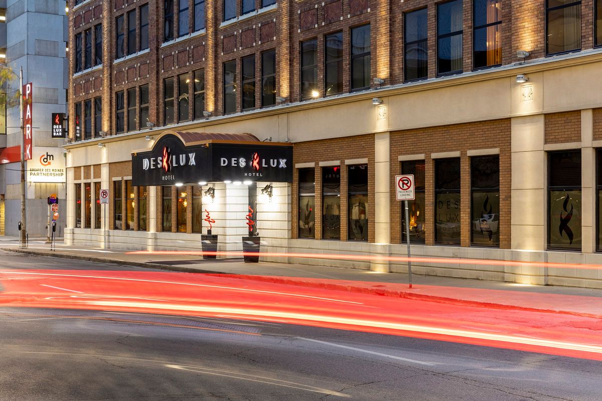 Des Lux Hotel- First Class Des Moines, IA Hotels- GDS Reservation Codes:  Travel Weekly