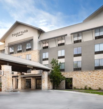 Courtyard New Braunfels River Village