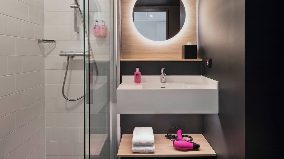 Moxy Hamburg Altona Room