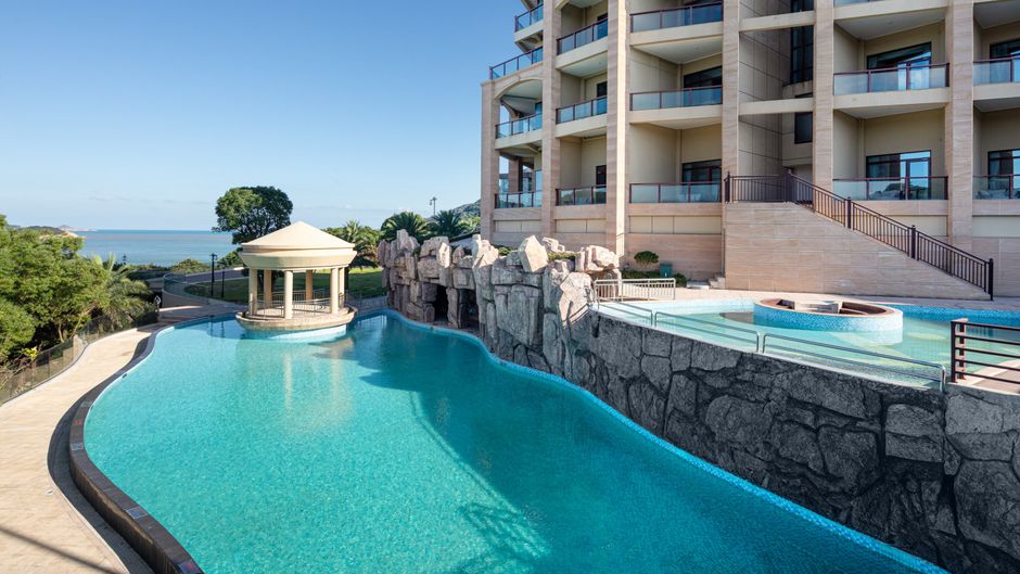 Crowne Plaza Zhoushan Seaview Pool