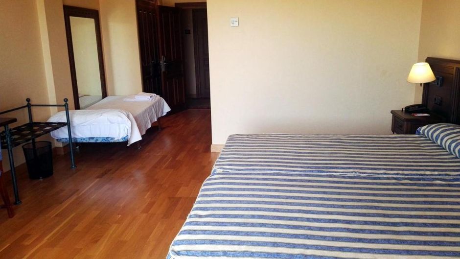 Hotel Tudanca-Aranda Room