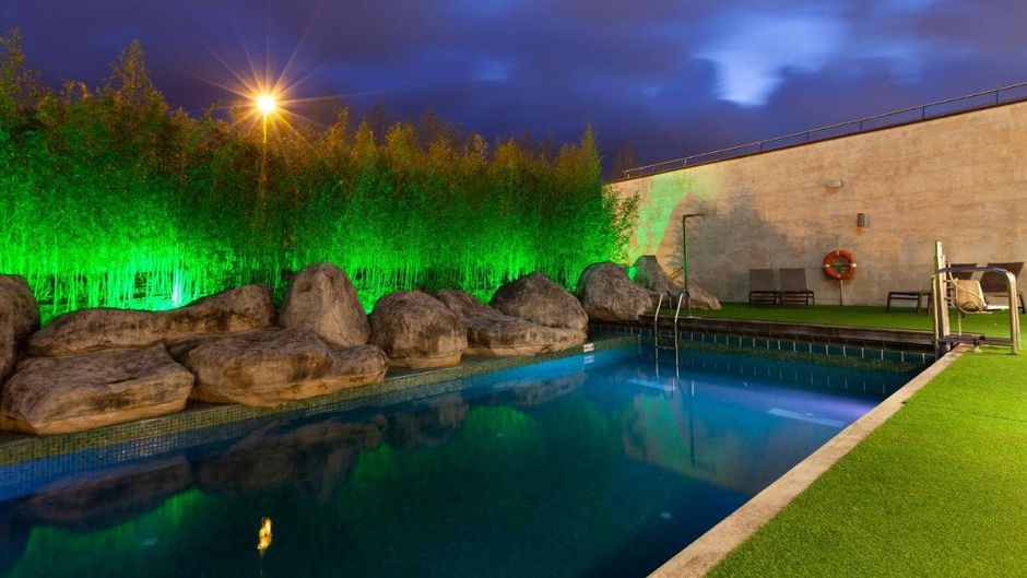 Puerta de Bilbao Hotel Pool