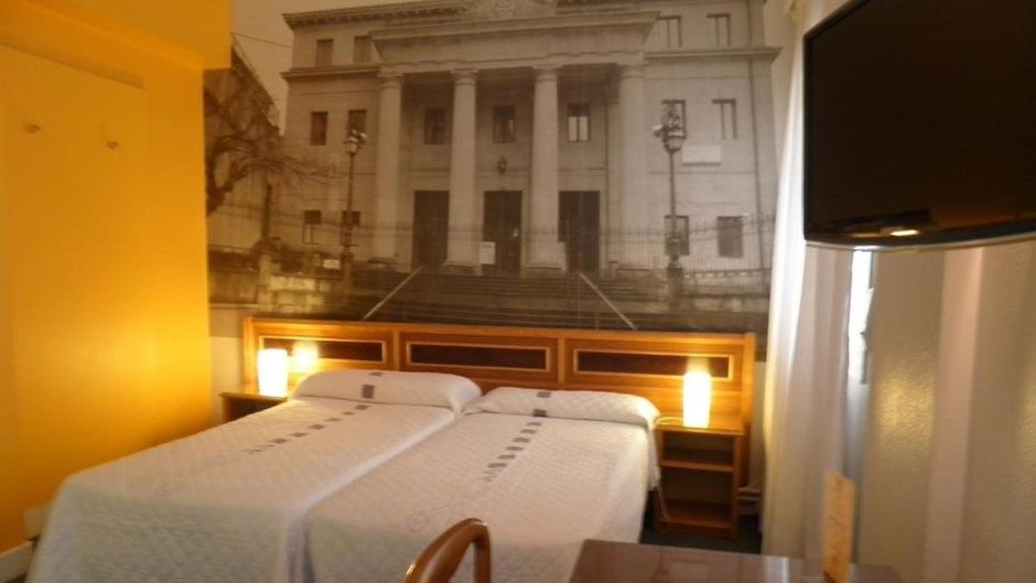 Hotel Photo Zabalburu Room