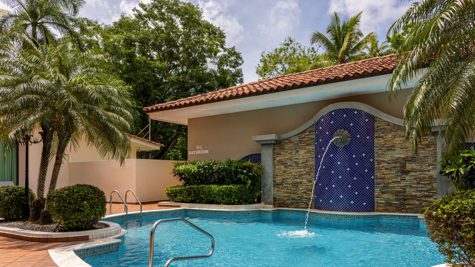 Holiday Inn Pool