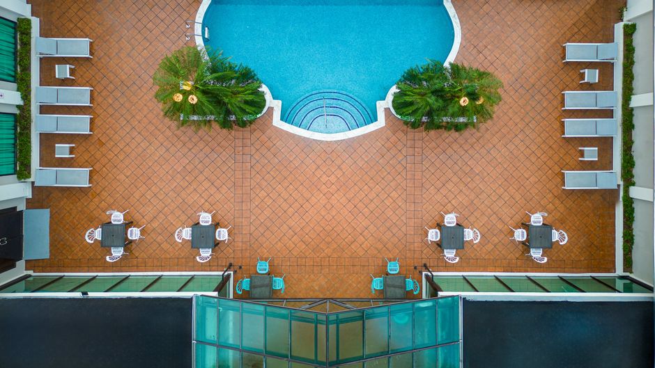 Holiday Inn Pool