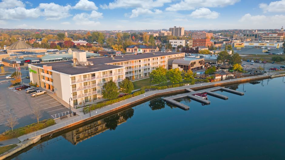 Holiday Inn Peterborough Waterfront Exterior
