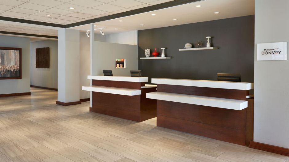 Courtyard by Marriott Ottawa Downtown Lobby