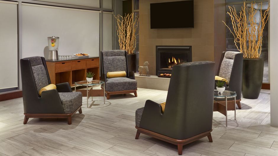 Courtyard by Marriott Ottawa Downtown Lobby