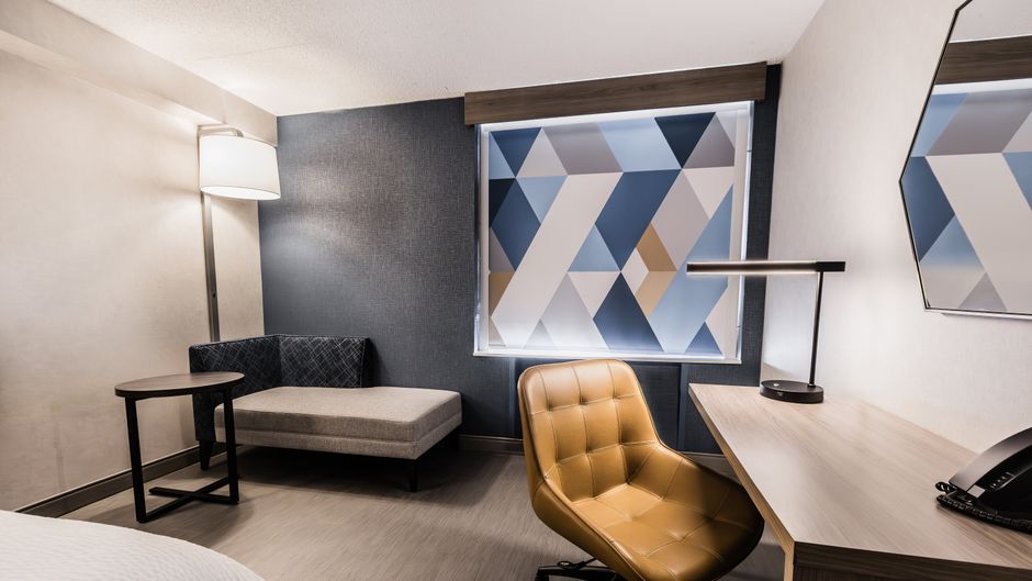 Holiday Inn Express Toronto-North York Room