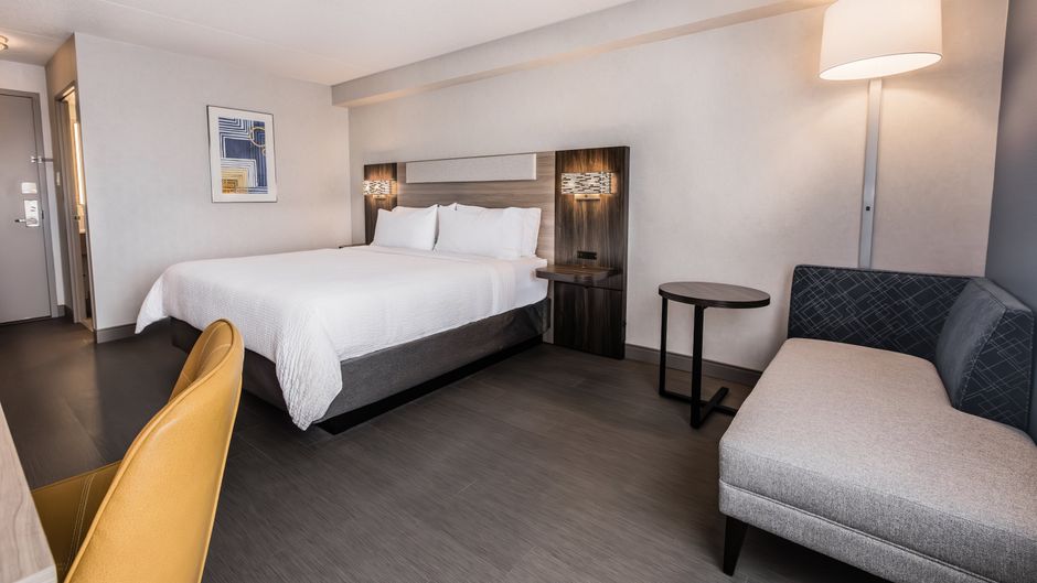 Holiday Inn Express Toronto-North York Room