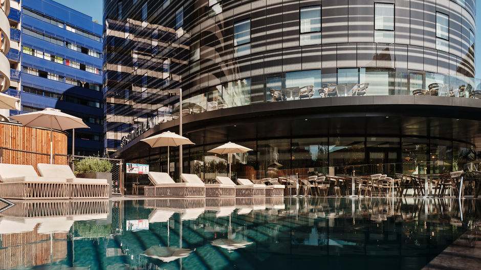 Crowne Plaza Le Dome Pool