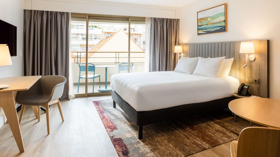 Staybridge Suites Cannes Centre Room