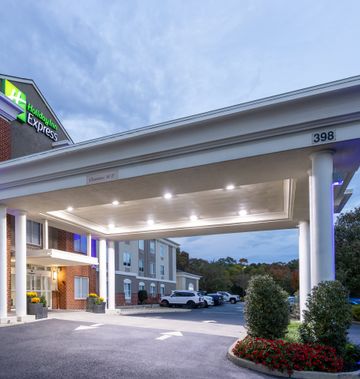 Holiday Inn Express Hotel & Suites