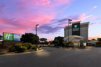 Holiday Inn Express Coliseum Central