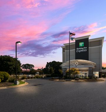 Holiday Inn Express Coliseum Central