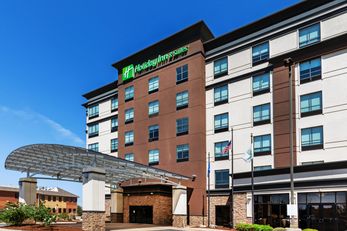 Holiday Inn & Suites Tulsa South