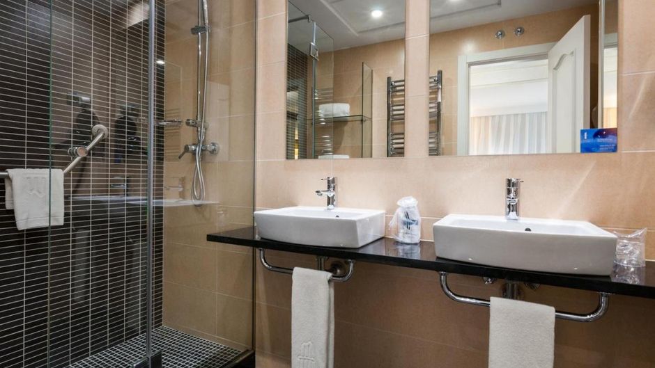 Gran Versalles Hotel Room