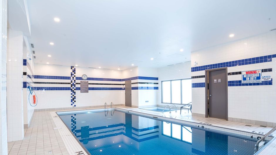 Sandman Signature Calgary Airport Pool