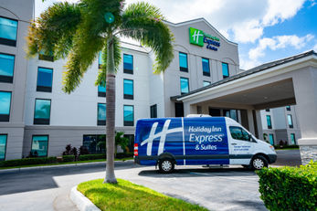 Holiday Inn Express & Suites Oldsmar