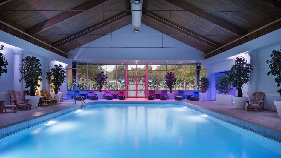 Delta Hotels Huntingdon Pool