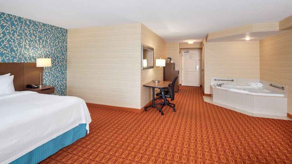 Fairfield Inn & Suites Toronto Airport Pool