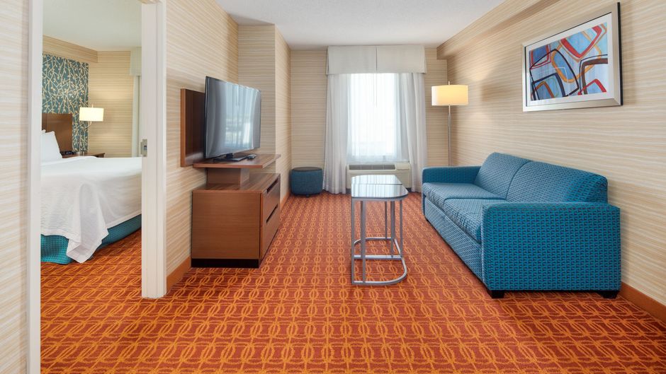 Fairfield Inn & Suites Toronto Airport Room