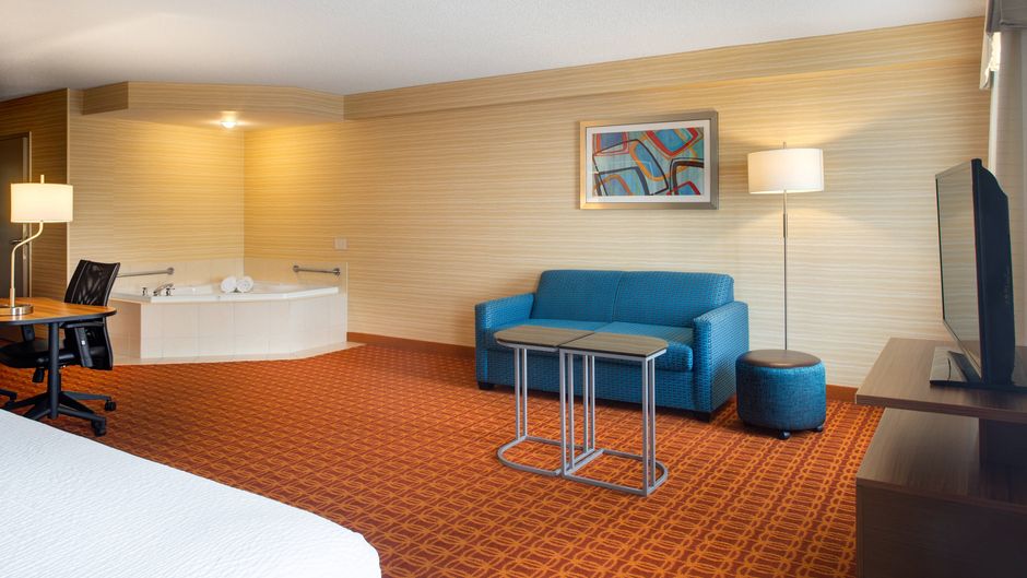 Fairfield Inn & Suites Toronto Airport Suite
