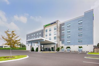 Holiday Inn Express & Suites Tampa
