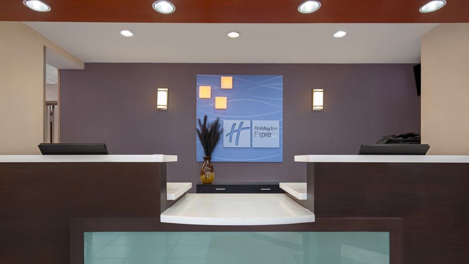 Holiday Inn Express & Suites Barrie Exterior