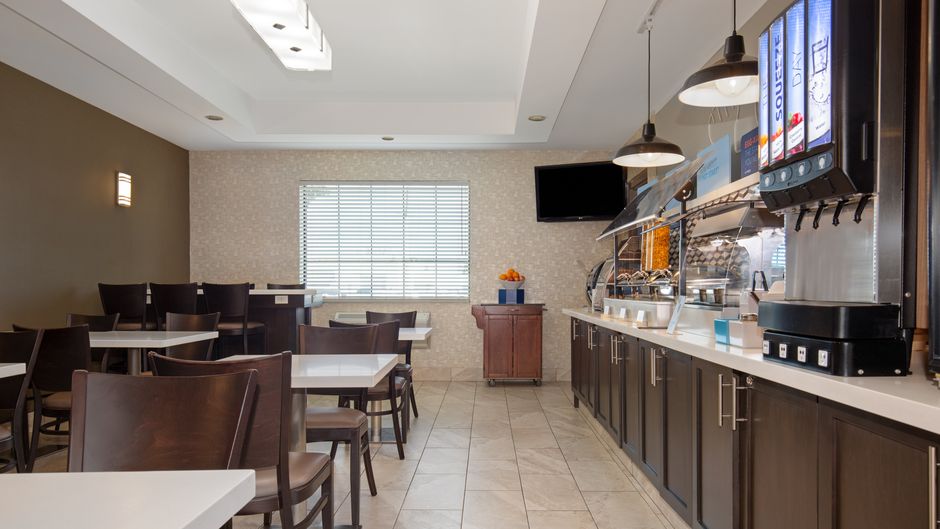 Holiday Inn Express & Suites Barrie Restaurant