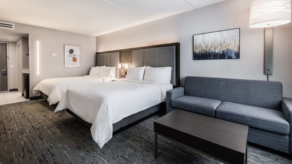 Holiday Inn Express & Stes Airport South Room