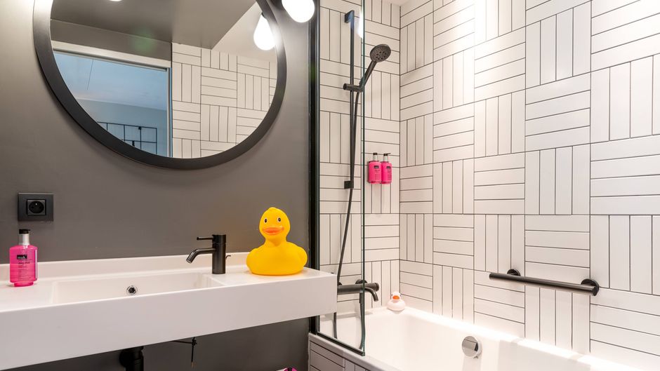Moxy Bordeaux Hotel Room