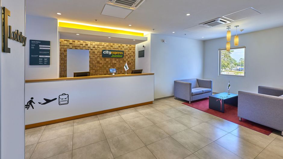 City Express Junior by Marriott Lobby