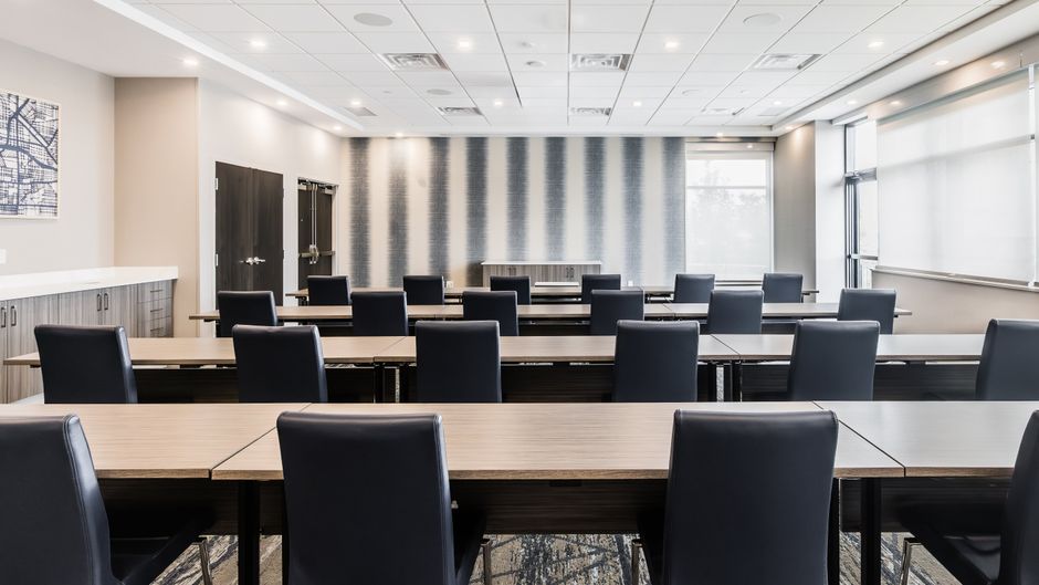Holiday Inn Express & Stes Airport South Meeting