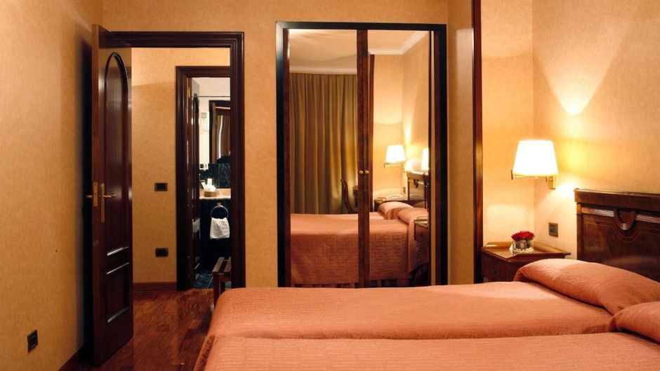 Alcomar Hotel Room