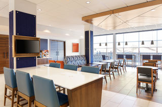 Holiday Inn Exp Suites Univ Area