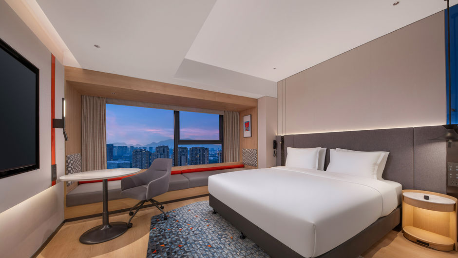 Holiday Inn Exp Oriental Colorful City Room