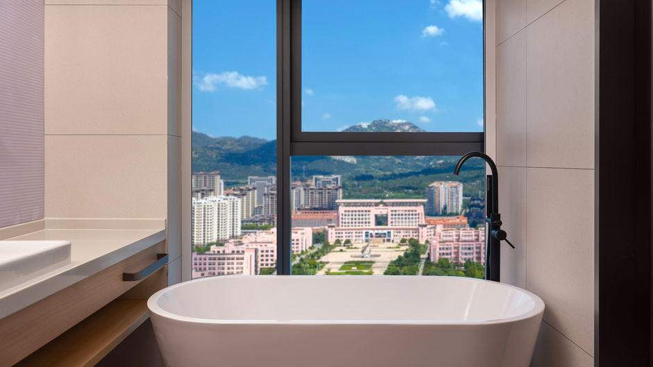 Holiday Inn Exp Oriental Colorful City Room