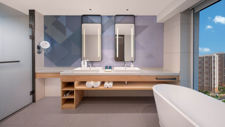 Holiday Inn Exp Oriental Colorful City Room