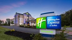 Holiday Inn Express Hotel & Suites