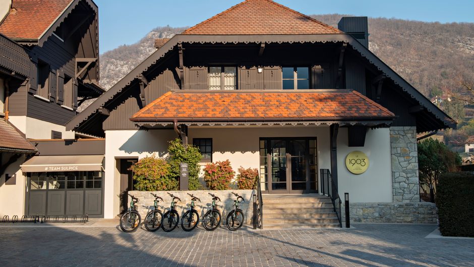 Auberge de Pere Bise Exterior