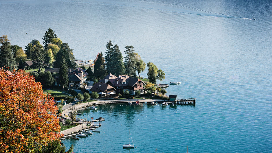 Auberge de Pere Bise Exterior